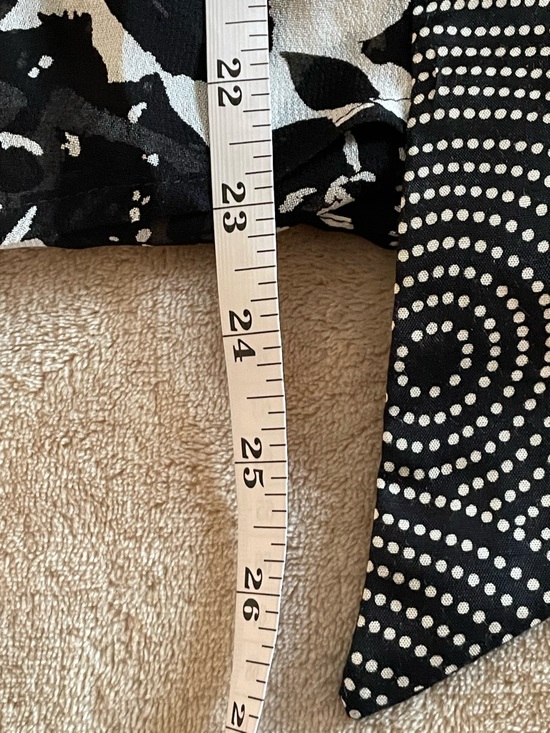 Women’s Geometric Black & White Printed 100% Silk Button Cardigan Shrug Jacket - Picture 7 of 7